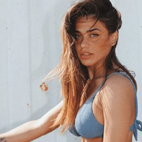 Κόνι Μεταξά | Τα σχόλια για το λίπωμα στους γλουτούς της και το ξέσπασμα για το δήθεν ρετούς