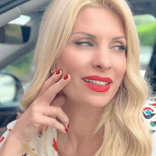 Το δροσερό look της Ελένης Μενεγάκη και όλες οι λεπτομέρειες