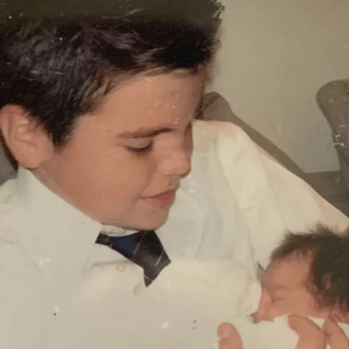 Άγγελος Λάτσιος | Μόλις δημοσίευσε φωτογραφία με την 4χρονη μικρότερη αδερφή του, Μαρίνα Παντζοπούλου