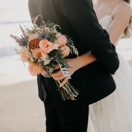 Νυφική ανθοδέσμη | Ποια λουλούδια να επιλέξεις ανάλογα με την εποχή