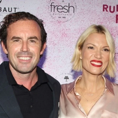 Βίκυ Καγιά | Με τον σύζυγό της, φορώντας stylish μαγιό, στην τοποθεσία Βουλιαγμένη