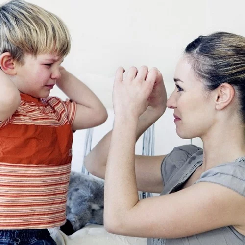 Όταν το παιδί έχει κρίσεις θυμού αναρωτηθείτε: είναι πλήρη τα αποθέματα της αγάπης του;