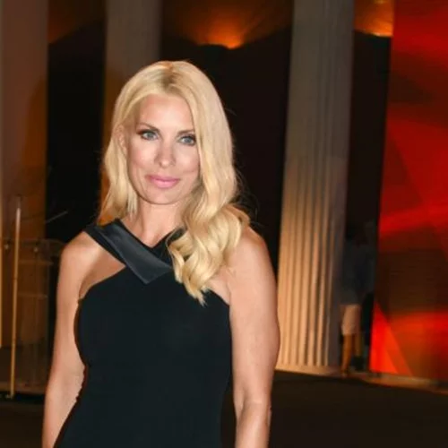 Η νονά Ελένη Μενεγάκη | Δες την κούκλα 27χρονη βαφτισιμιά της (pics)