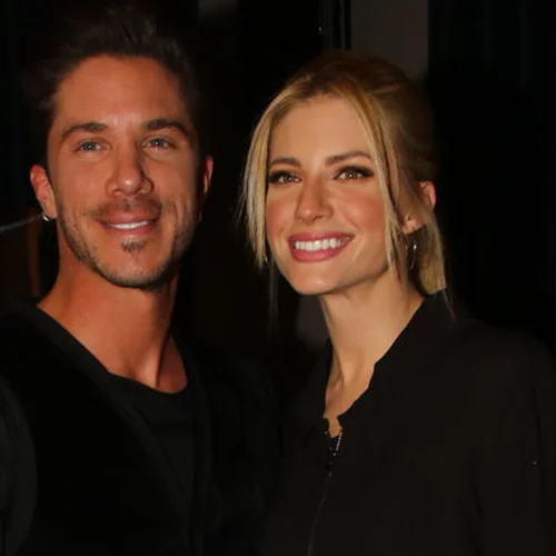 Η Ευαγγελία Αραβανή και ο Νίκος Οικονομόπουλος είναι full in love! Δες τους να ποζάρουν αγκαλιά!