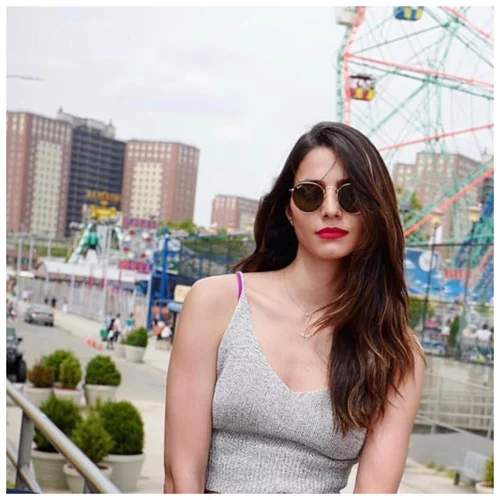 Ηλιάνα Παπαγεωργίου | Είχες παρατηρήσει αυτή την λεπτομέρεια στις εμφανίσεις της;