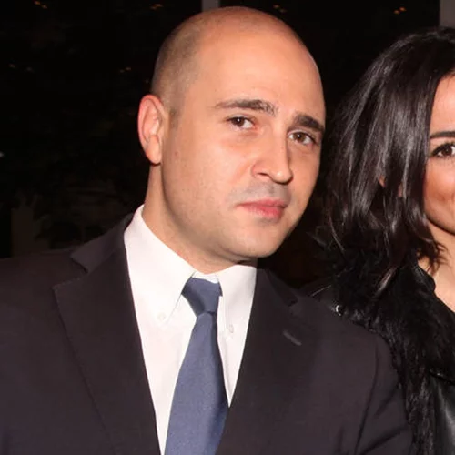 Παντρεύονται ο Κωνσταντίνος Μπογδάνος και η Ελένη Καρβέλα | Δες την αναγγελία του γάμου τους