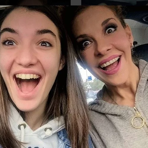 Σοφίνα Λαζαράκη | Ερωτευμένη η κόρη της Μαίρης Μηλιαρέση! Ποιος είναι ο σύντροφός της; (pics)