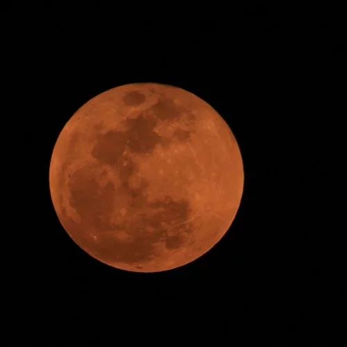 Απόψε η ροζ πανσέληνος | Τι συμβολίζει;