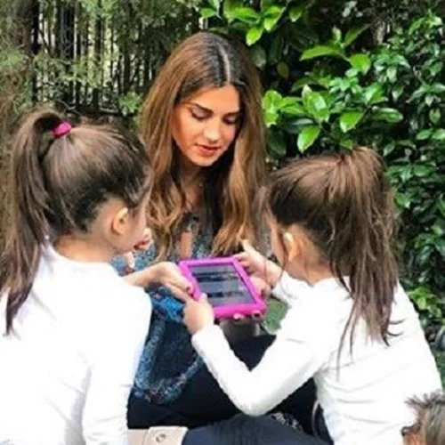 Η Σταματίνα Τσιμτσιλή στην κουζίνα με τις κόρες της | Δες τι έφτιαξαν