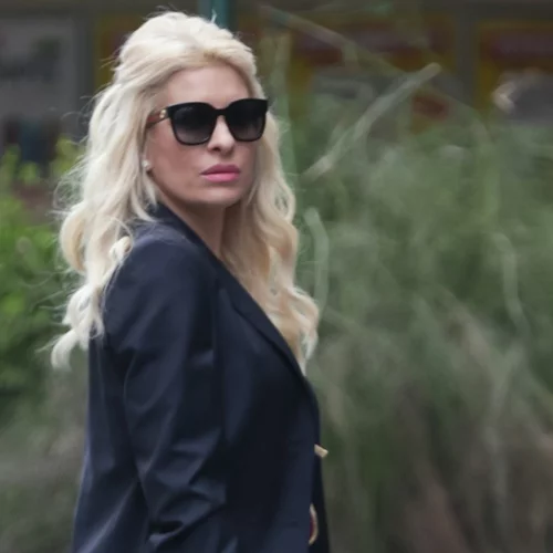 Ελένη Μενεγάκη | Δες τι φόρεσε σε βόλτα της στο κέντρο της Αθήνας