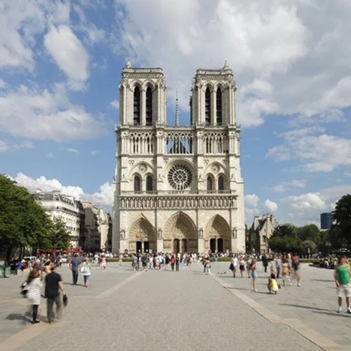 #NotreDame | Η σκέψη όλου του κόσμου στην Παναγία των Παρισίων