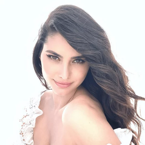 H Ηλιάνα Παπαγεωργίου έκανε την τέλεια εμφάνιση στο κόκκινο χαλί του Madwalk