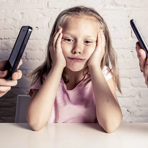 Τα παιδιά μας δεν χρειάζονται εφαρμογές, αλλά αγκαλιές