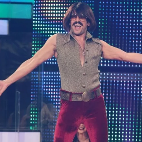 Τόνι Σφήνος | Σπάνια δημόσια εμφάνιση χωρίς να είναι μεταμφιεσμένος