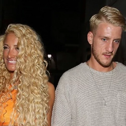 Ιωάννα Τούνη | Δες πώς έκανε τα μαλλιά της και τι φόρεσε για να βγει με τον ξανθό -πλέον- σύντροφό της