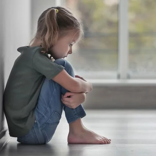 "Μαμά, όταν είμαι θυμωμένη, μη με αφήνεις μόνη με τις μαύρες σκέψεις μου"