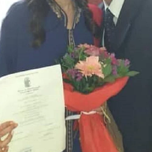 Γνωστός Έλληνας ηθοποιός μάς συστήνει την κούκλα κόρη του με αφορμή το πτυχίο Νομικής που πήρε