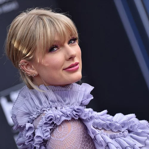 Billboard Music Awards | Δες τι φόρεσαν οι celebrities στο κόκκινο χαλί