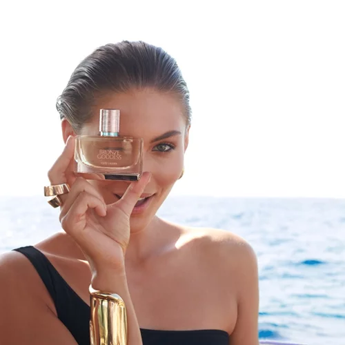 Και τώρα, που ήρθε στα χέρια μας η συλλογή Bronze Goddess της Estée Lauder, ξέρουμε ότι ήρθε το καλοκαίρι!