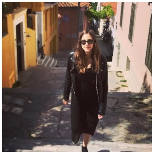 Φωτεινή Αθερίδου | Σηκώνει τη μπλούζα και μας δείχνει τη φουσκωμένη της κοιλίτσα!