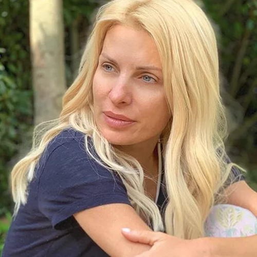 Ελένη Μενεγάκη | Η νέα φωτογραφία από το σπίτι της στην οποία μοιάζει 20 χρόνια νεότερη!