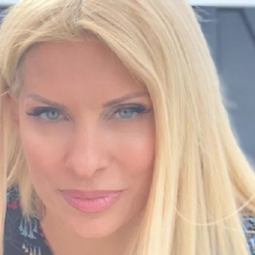 Ελένη Μενεγάκη | Η φωτογραφία από το καμαρίνι της με το δώρο που δέχθηκε