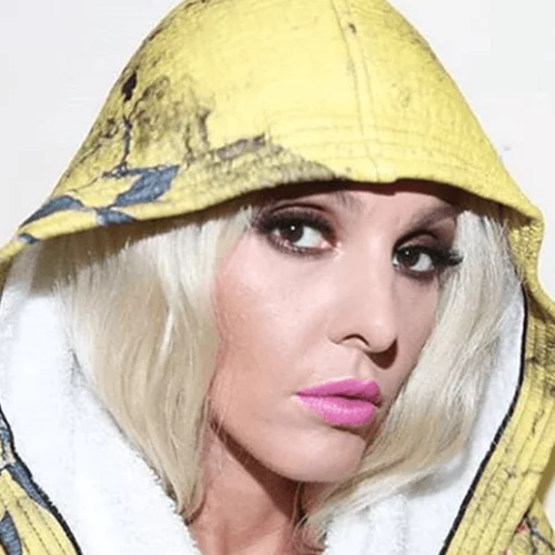 Τάμτα | Η κούκλα 23χρονη κόρη της μαζί της στο Τελ Αβίβ (φωτογραφίες)