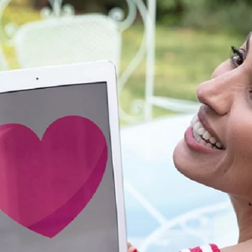 Η Μαρία Ηλιάκη ποζάρει με μαγιό και μας δείχνει πως έχει κυτταρίτιδα (θα την αγαπήσεις ακόμα πιο πολύ)