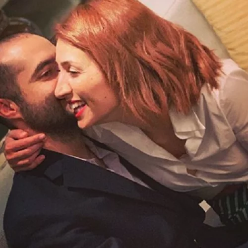 Μαρία Ηλιάκη | Αυτός ο έρωτας τής πάει πολύ και αυτό βγαίνει προς τα έξω (για παράδειγμα δες και τα μαλλιά της)