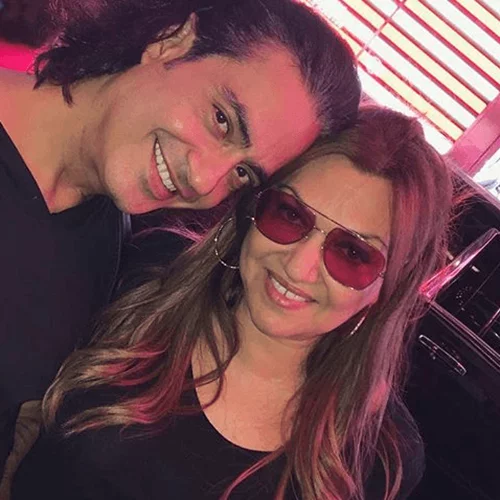 Καίτη Γαρμπή| ''Τα εν οίκω μη εν δήμω'' που γράφει στον Διονύση Σχοινά ενώ την φωτογραφίζει μετά το μπάνιο της χωρίς ίχνος μακιγιάζ