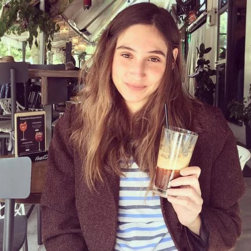 Η Φωτεινή Αθερίδου ποζάρει με μαγιό | Δες το σχέδιο που επέλεξε στον πέμπτο μήνα της εγκυμοσύνης