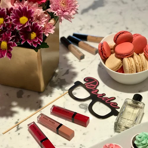 Τι ετοιμάζει μια fashion editor στη Bobbi Brown Boutique στη Γλυφάδα, λίγο πριν το γάμο της;