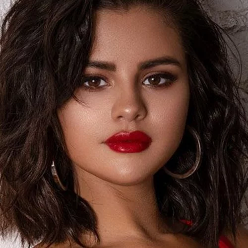 Selena Gomez | Σχεδιάζει τα δικά της μαγιό και μας εμπνέει