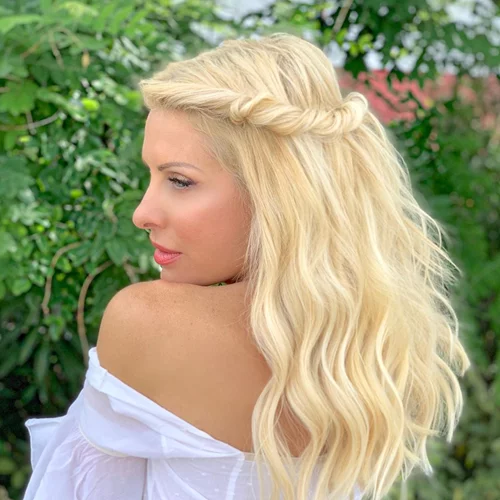 Ελένη Μενεγάκη | Ποζάρει αμακιγιάριστη και με το μαγιό της