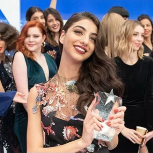 Oops! Παίκτρια του GNTM έκανε ράμματα στο μάτι της (pic)