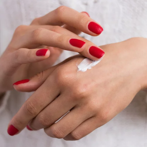 Τα χέρια δείχνουν την ηλικία μας | Να πώς θα τα περιποιηθείς σωστά