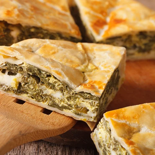 Συνταγή για σπανακοτυρόπιτα με χειροποίητο φύλλο