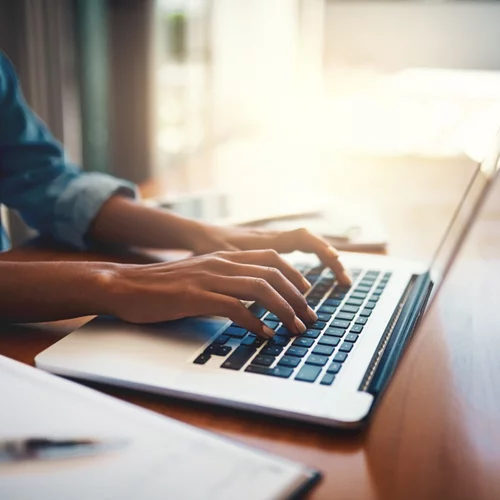 Πώς θα εξελιχθείς στη δουλειά σου; 3 συμβουλές σχετικές με τη γλώσσα του σώματος