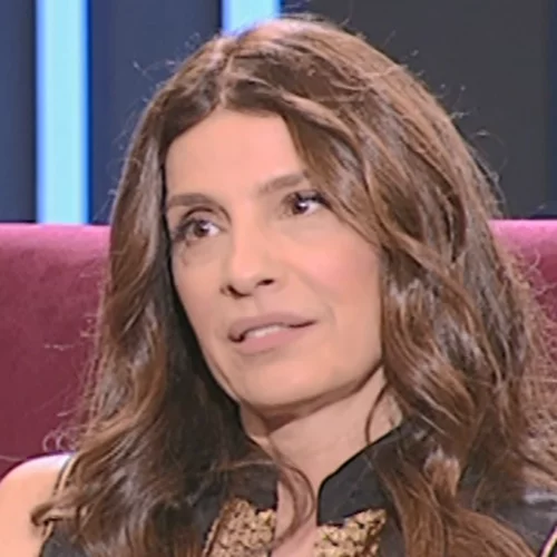 Πόπη Τσαπανίδου | Η απώλεια του συζύγου της από ηλεκτροπληξία & η ζωή με τις 3 κόρες της