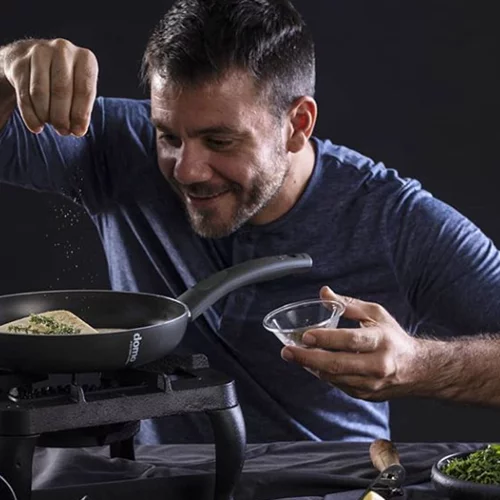 Ευτύχης Μπλέτσας | «Με την Ηλέκτρα γνωριστήκαμε online. Πλέον θα ταξιδεύουμε μαζί με την κόρη μας!»