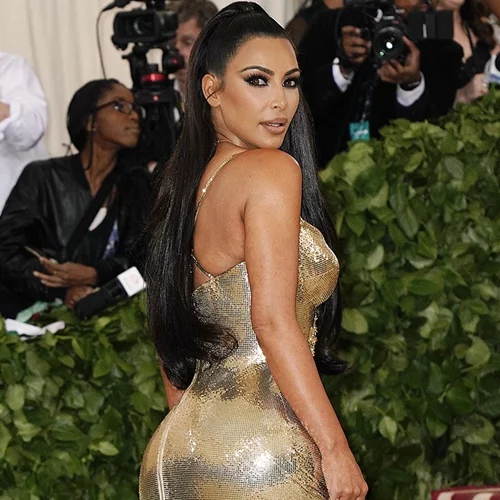 H Kim Kardashian εμφανίστηκε στo ΝΥFW με τα πιο κοντά μαλλιά ever!