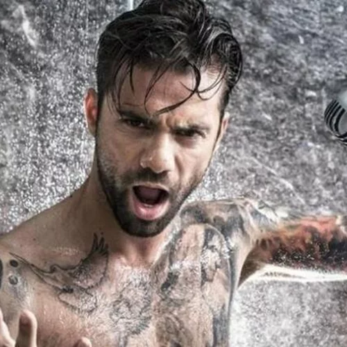 Ο single πλέον Θοδωρής Μαραντίνης προσπαθεί να επιβιώσει στην τοποθεσία κουζίνα