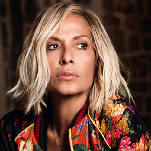 Άννα Βίσση | Η επιστροφή στο Hotel Ερμού & τα γενέθλια επί σκηνής! Ο Καρβέλας & όλοι οι celebrities που ήταν εκεί