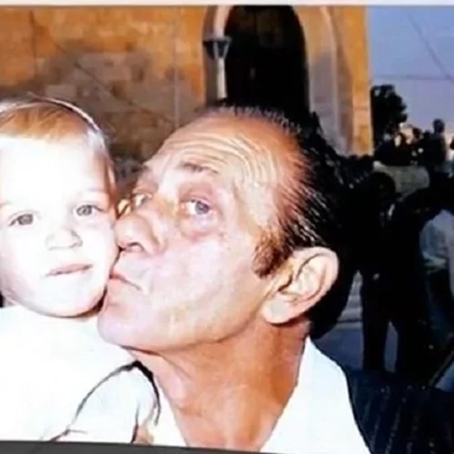 Δες τον κούκλο εγγονό του Γιώργου Ζαμπέτα και μάθε για τη συνεργασία με κορυφαίο Έλληνα καλλιτέχνη (pics & vid)