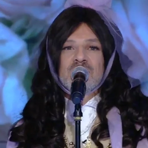 Video Of The Day | Ο Νίκος Μουτσινάς ως Κατερίνα Ντούσκα, Alexander Rybak και Αγάθωνας on air