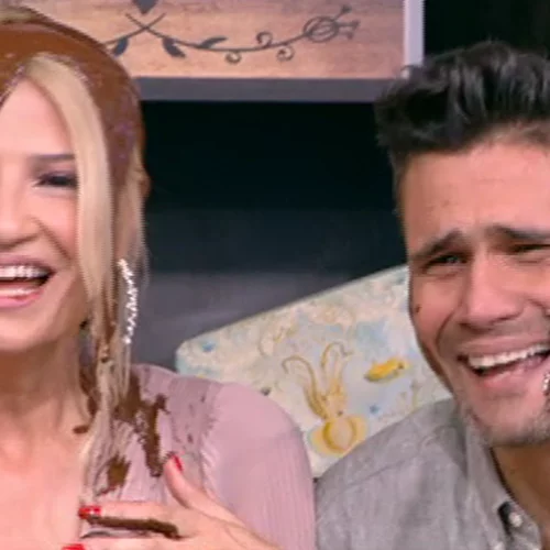 Ο Ουγγαρέζος έλουσε τη Σκορδά με σοκολάτα στον αέρα του «Πρωινού»