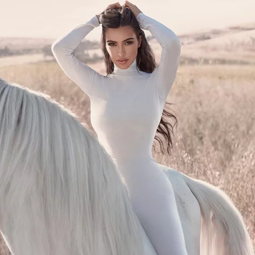 Η Kim Kardashian έδειξε για πρώτη φορά το τέταρτο παιδί της και αποκάλυψε το όνομά του