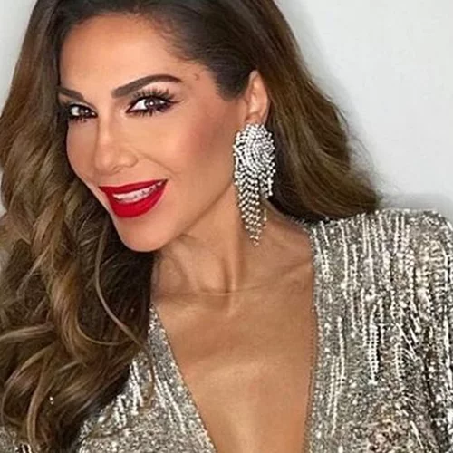 Δέσποινα Βανδή | Η αποκάλυψη που έκανε και το κοστούμι υπερπαραγωγή