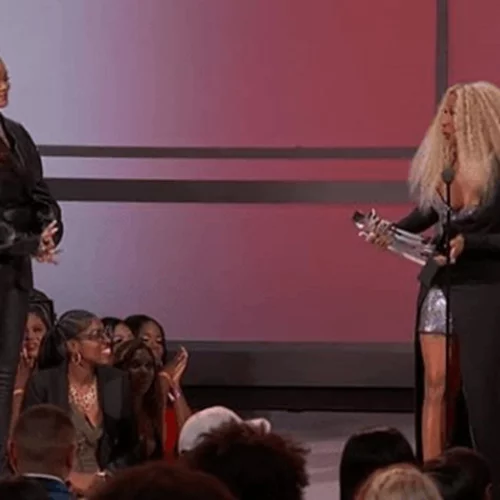 Bet Awards 2019 | Το τιμητικό βραβείο που έδωσε η Rihanna και η νικήτρια Cardi B