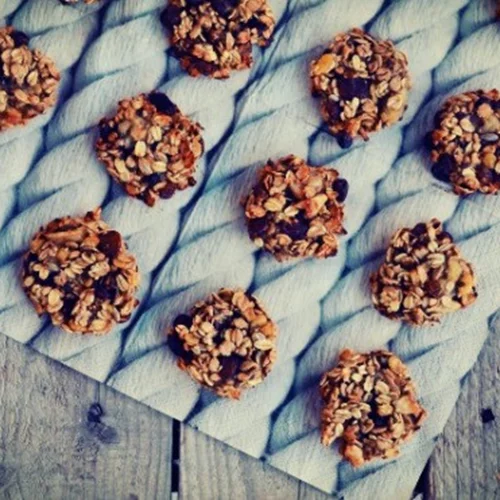 Συνταγή για μπισκότα με 2 υλικά μόνο | Το πιο εύκολο γλυκό σνακ!